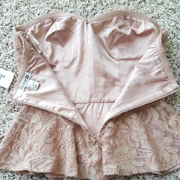 💎 Peplum Lace Top 💎 - Picture 5 of 7